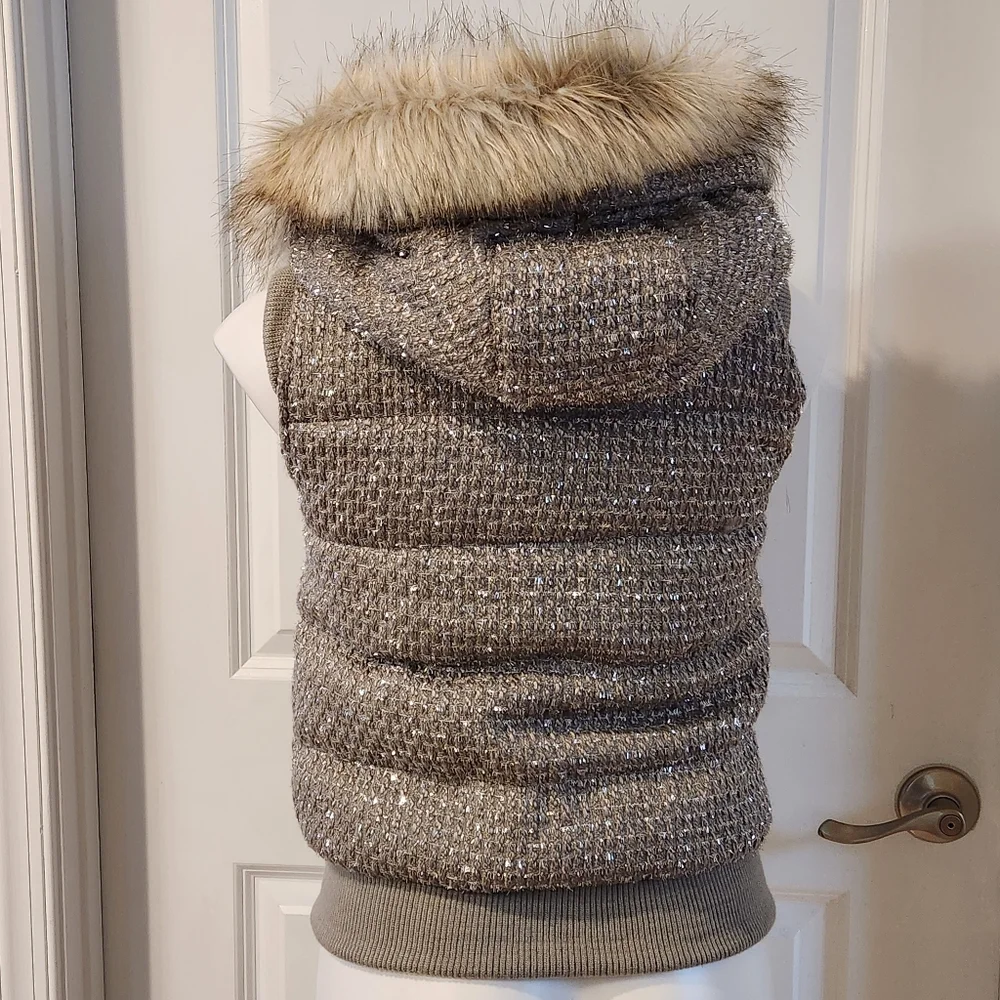 Victoria's Secret XS vest with hood - Picture 4 of 7